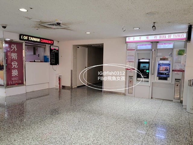 外幣提款機使用心得 桃園機場 第一航廈 臺銀外幣ATM 桃園機場吸菸區位置 桃園機場第一航廈atm,臺銀外幣ATM,桃園機場atm,桃園機場外幣atm位置,桃園機場外幣atm,桃園機場第一航廈換錢,桃園機場atm位置,桃園機場吸菸區位置