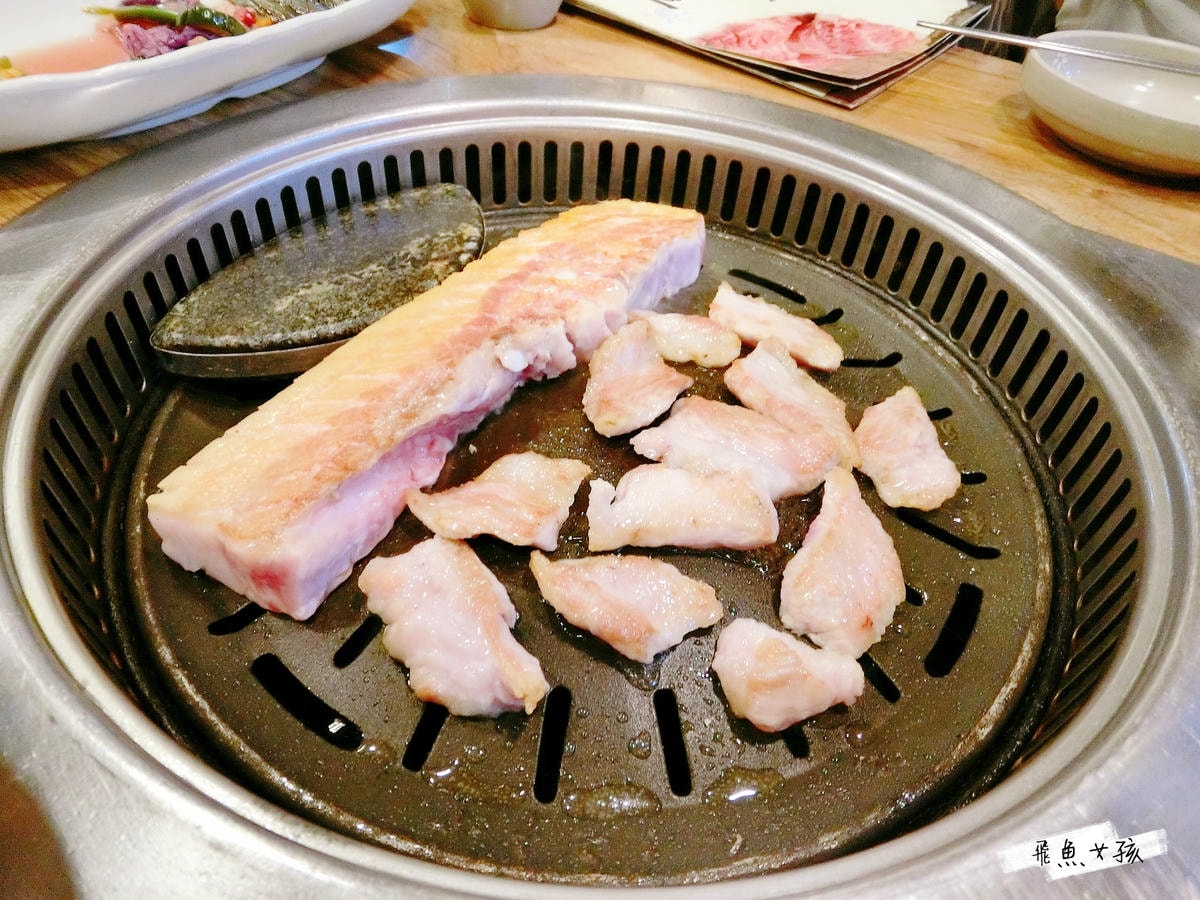 釜山美食 釜山必吃 南浦洞美食 南浦洞烤肉 味贊王鹽烤肉 厚豬五花肉 韓國烤肉