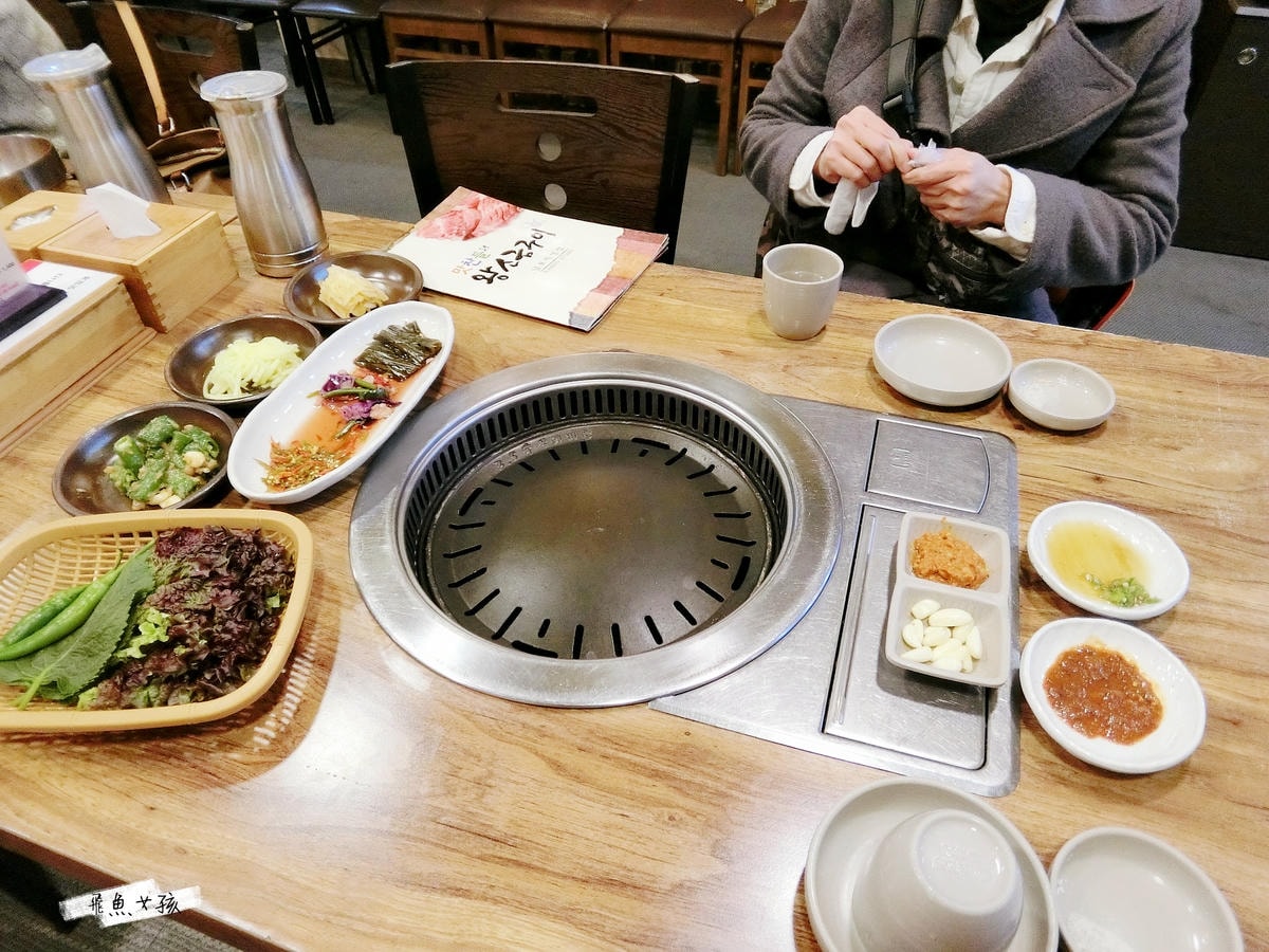 釜山美食 釜山必吃 南浦洞美食 南浦洞烤肉 味贊王鹽烤肉 厚豬五花肉 韓國烤肉