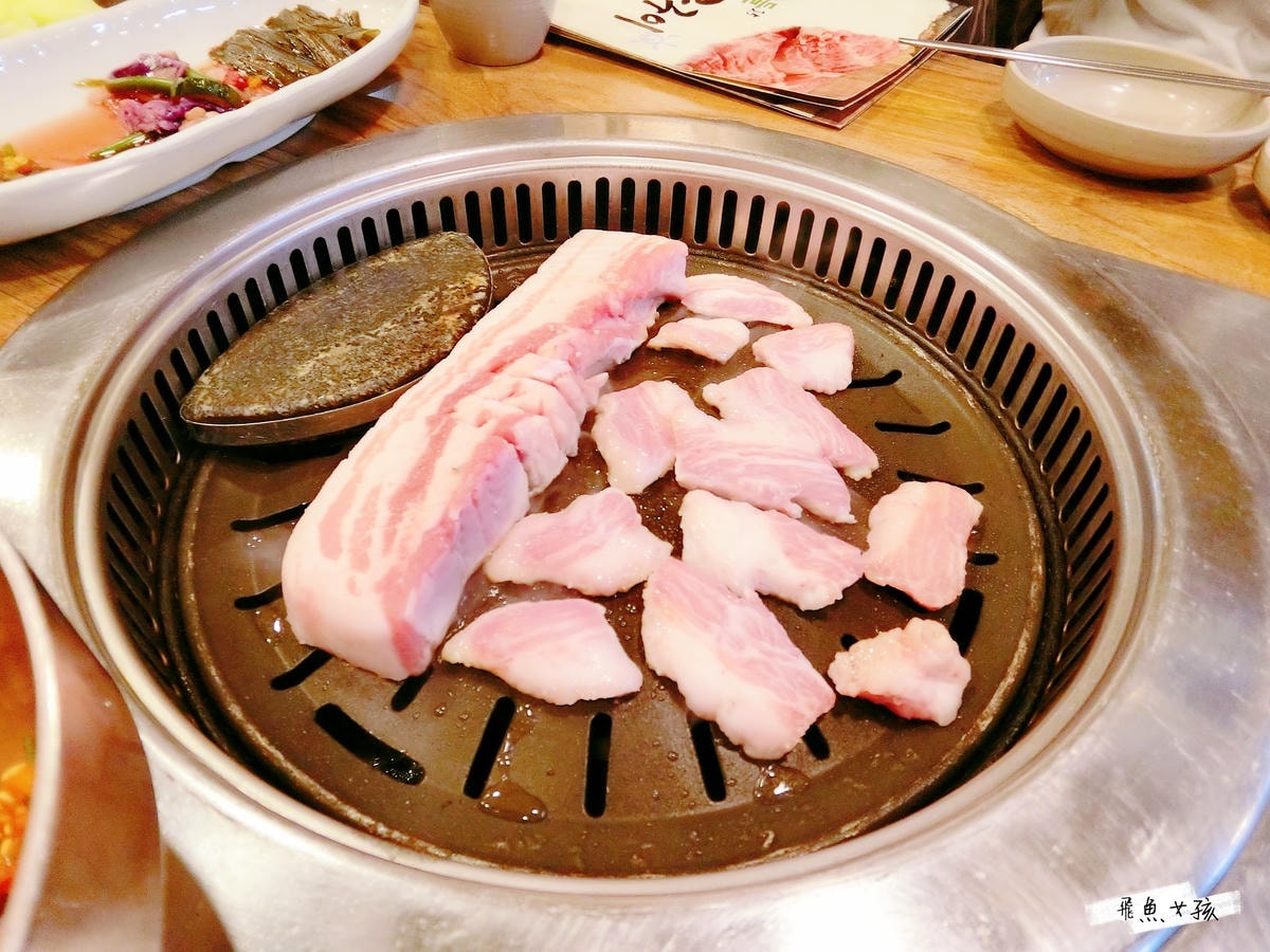 釜山美食 釜山必吃 南浦洞美食 南浦洞烤肉 味贊王鹽烤肉 厚豬五花肉 韓國烤肉