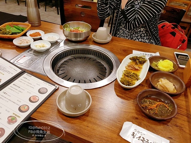 釜山美食 釜山必吃 南浦洞美食 南浦洞烤肉 味贊王鹽烤肉 厚豬五花肉 韓國烤肉