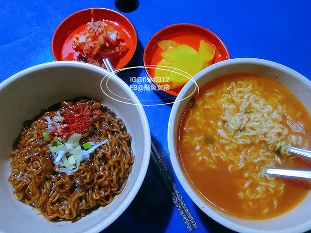 韓國釜山。BIFF廣場 半夜的布帳馬車宵夜 在釜山路邊吃宵夜