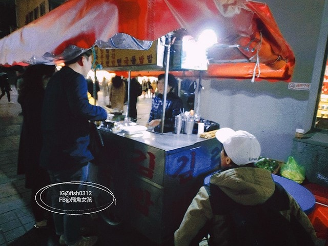 韓國釜山。BIFF廣場 半夜的布帳馬車宵夜 在釜山路邊吃宵夜