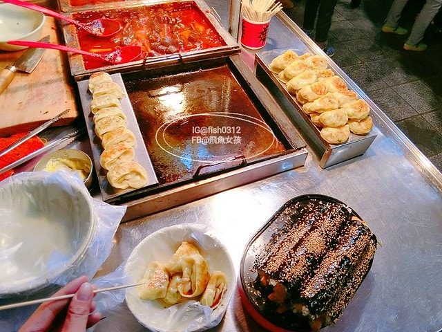 韓國釜山。BIFF廣場 半夜的布帳馬車宵夜 在釜山路邊吃宵夜