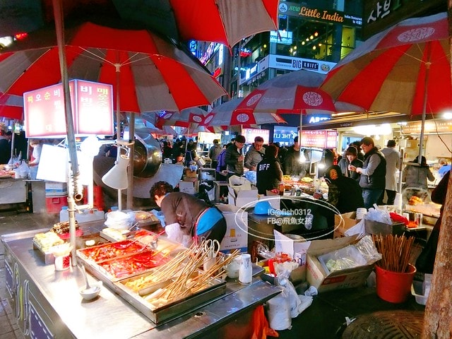 韓國釜山。BIFF廣場 半夜的布帳馬車宵夜 在釜山路邊吃宵夜