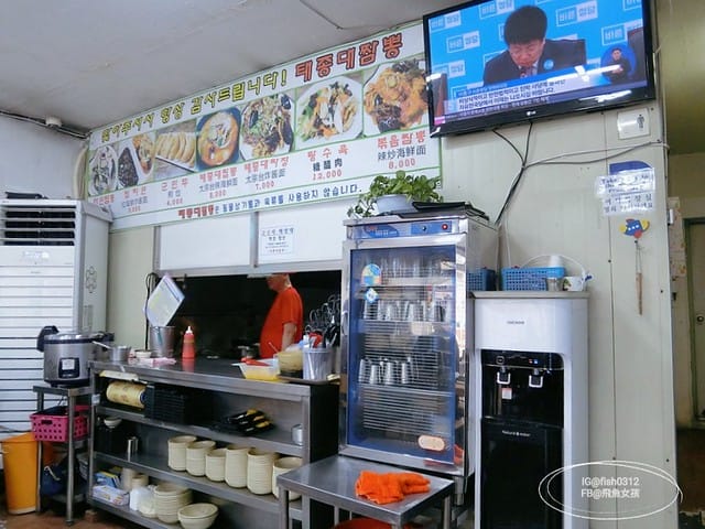 韓國釜山。釜山必去 太宗臺(태종대)搭DANUBI列車 影島燈塔  太宗臺辣海鮮麵  我在釜山搭公車