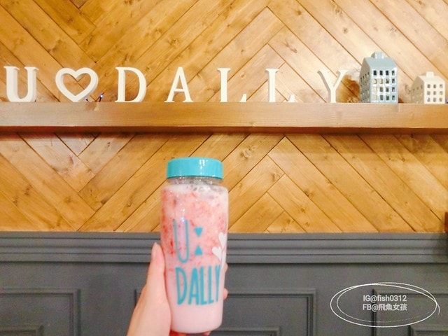 釜山南浦洞 U:Dally카페유달리 草莓牛奶 釜山草莓 韓國草莓牛奶 釜山甜點店