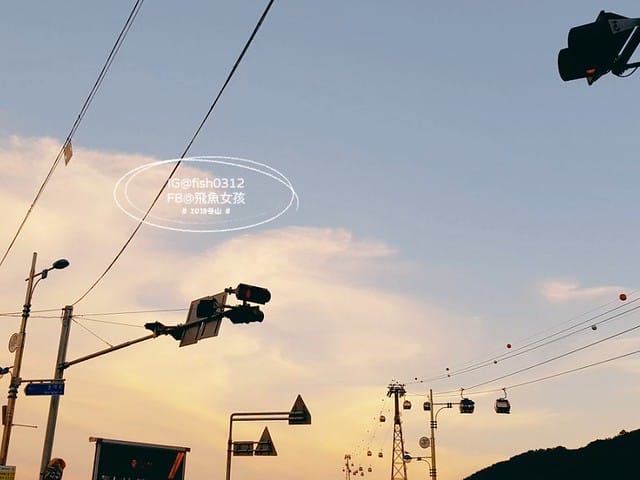 飛魚女孩,釜山景點,松島海上纜車,松島海上纜車交通,松島海上纜車美食,松島海上纜車時間,松島雲端散步路,松島天空步道,松島天空步道2025,松島天空步道交通,釜山松島纜車,釜山松島海上纜車,松島海上纜車預約,松島海上纜車韓文,松島纜車需要預約嗎,甘川到松島,甘川到松島纜車,甘川洞文化村到松島纜車計程車,甘川洞到松島纜車,甘川洞到松島,甘川洞文化村到松島纜車公車,松島纜車韓文地址,松島纜車白淺灘文化村,甘川洞文化村到松島纜車,甘川洞文化村 白淺灘文化村,松島纜車停留時間,松島纜車營業時間