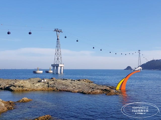 飛魚女孩,釜山景點,松島海上纜車,松島海上纜車交通,松島海上纜車美食,松島海上纜車時間,松島雲端散步路,松島天空步道,松島天空步道2025,松島天空步道交通,釜山松島纜車,釜山松島海上纜車,松島海上纜車預約,松島海上纜車韓文,松島纜車需要預約嗎,甘川到松島,甘川到松島纜車,甘川洞文化村到松島纜車計程車,甘川洞到松島纜車,甘川洞到松島,甘川洞文化村到松島纜車公車,松島纜車韓文地址,松島纜車白淺灘文化村,甘川洞文化村到松島纜車,甘川洞文化村 白淺灘文化村,松島纜車停留時間,松島纜車營業時間
