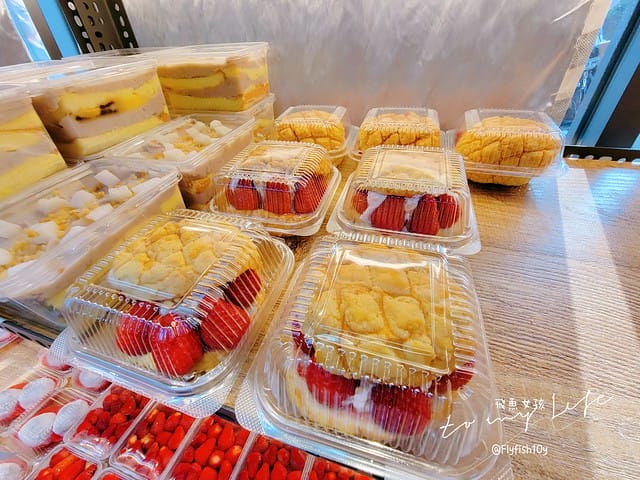 新埔捷運站草莓,果汁媽粉條爸,板橋草莓蛋糕,草莓蛋糕板橋,板橋 草莓,板橋果汁店,果汁媽粉條爸的菜單,新埔 草莓蛋糕,新埔捷運站蛋糕