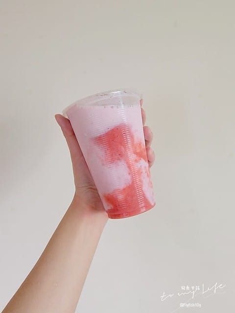 新埔捷運站草莓,果汁媽粉條爸,板橋草莓蛋糕,草莓蛋糕板橋,板橋 草莓,板橋果汁店,果汁媽粉條爸的菜單,新埔 草莓蛋糕,新埔捷運站蛋糕