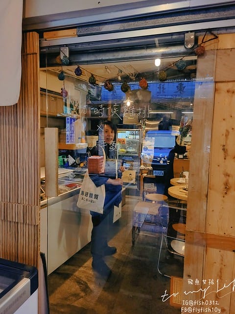 台北中山 隱身在濱江市場裡的童年回憶 小手麵包x 小時候雞排 最簡單就是最美味 文青咖啡廳