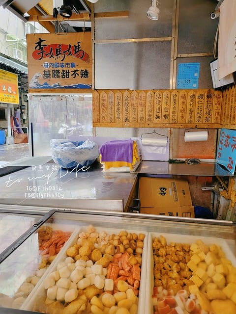 台北中山 隱身在濱江市場裡的童年回憶 小手麵包x 小時候雞排 最簡單就是最美味 文青咖啡廳