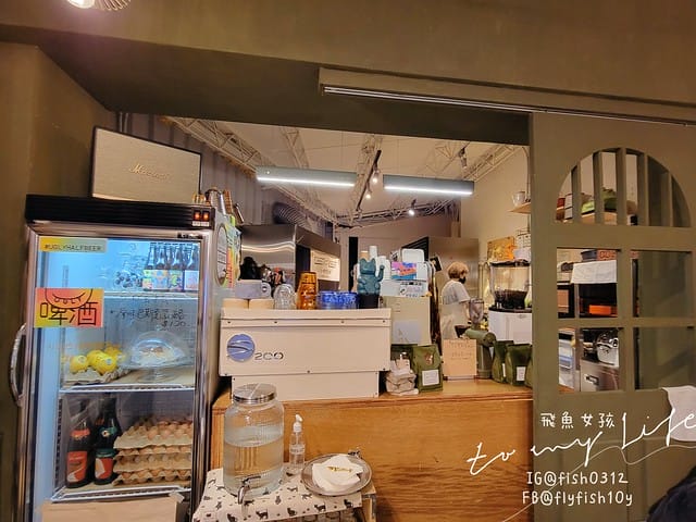 台北中山 隱身在濱江市場裡的童年回憶 小手麵包x 小時候雞排 最簡單就是最美味 文青咖啡廳
