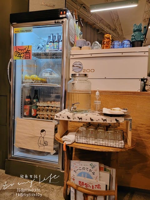 台北中山 隱身在濱江市場裡的童年回憶 小手麵包x 小時候雞排 最簡單就是最美味 文青咖啡廳