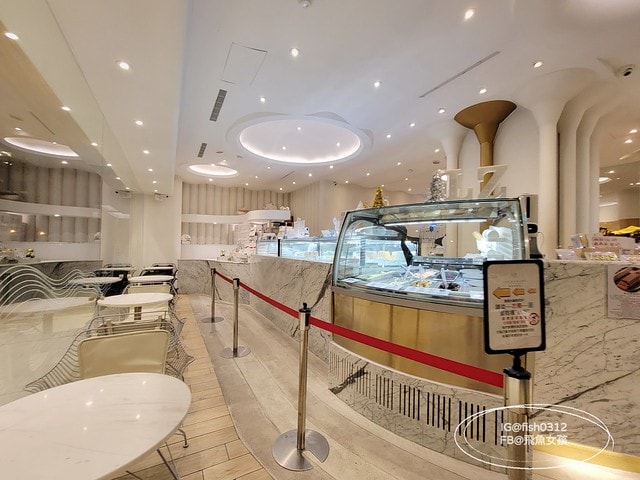 台中美食 勤美草悟道旁的 L.Z. Dessart 無框架甜點 世界甜點冠軍陳立喆 白金配色高級質感甜點店