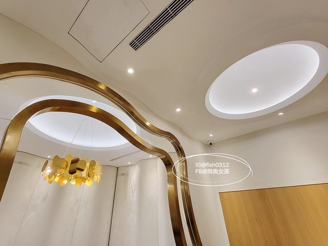 台中美食 勤美草悟道旁的 L.Z. Dessart 無框架甜點 世界甜點冠軍陳立喆 白金配色高級質感甜點店