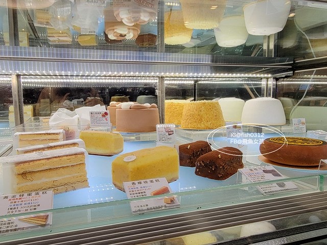 台中美食 勤美草悟道旁的 L.Z. Dessart 無框架甜點 世界甜點冠軍陳立喆 白金配色高級質感甜點店