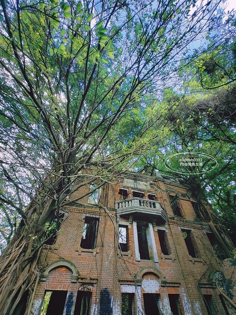 台灣嘉義。嘉義景點 民雄鬼屋咖啡 遙望歷史建築劉家古厝 民雄鬼屋 台灣五大鬼屋之一