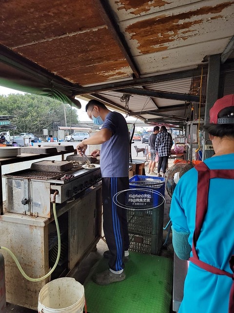 台南必吃 隱藏版平價海鮮燒烤 最新鮮的台61線烤蚵烤蛤 61線活海產