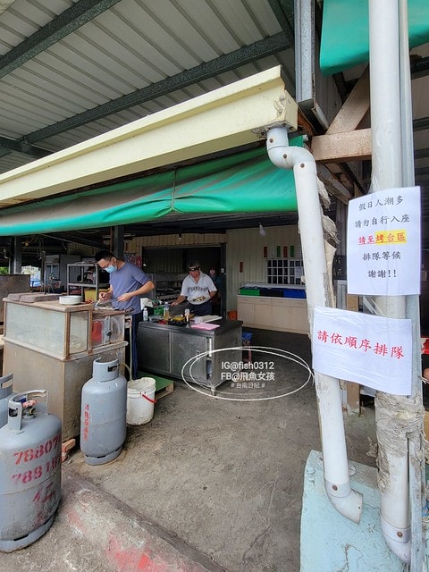 台南必吃 隱藏版平價海鮮燒烤 最新鮮的台61線烤蚵烤蛤 61線活海產