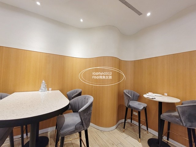 台中美食 勤美草悟道旁的 L.Z. Dessart 無框架甜點 世界甜點冠軍陳立喆 白金配色高級質感甜點店