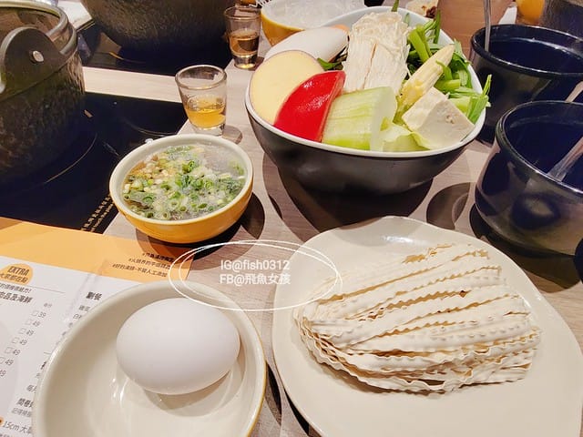 雞湯大叔,雞湯大叔敦北店,濃郁雞湯湯底,文青風火鍋店,台北雞湯火鍋,台北平價雞湯火鍋,小巨蛋美食,小巨蛋火鍋店