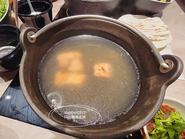 雞湯大叔,雞湯大叔敦北店,濃郁雞湯湯底,文青風火鍋店,台北雞湯火鍋,台北平價雞湯火鍋,小巨蛋美食,小巨蛋火鍋店