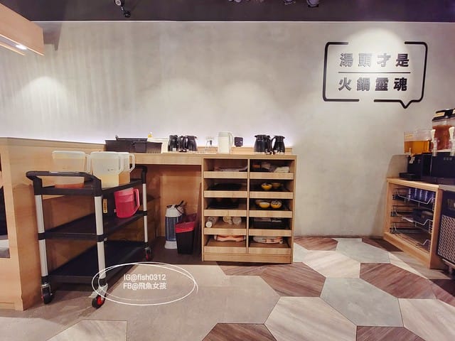 雞湯大叔,雞湯大叔敦北店,濃郁雞湯湯底,文青風火鍋店,台北雞湯火鍋,台北平價雞湯火鍋,小巨蛋美食,小巨蛋火鍋店