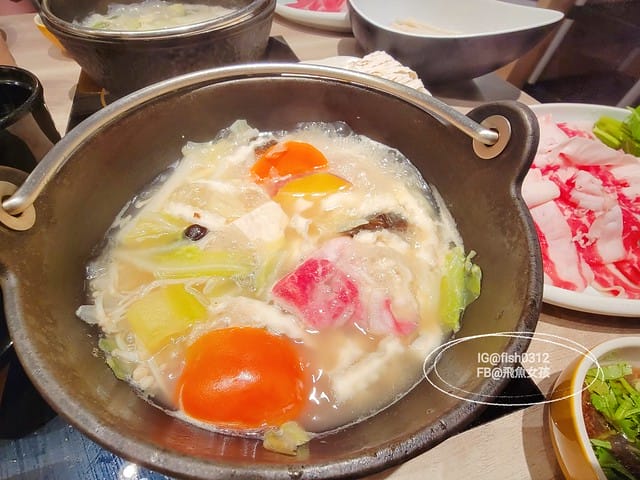 雞湯大叔,雞湯大叔敦北店,濃郁雞湯湯底,文青風火鍋店,台北雞湯火鍋,小巨蛋美食,小巨蛋火鍋店