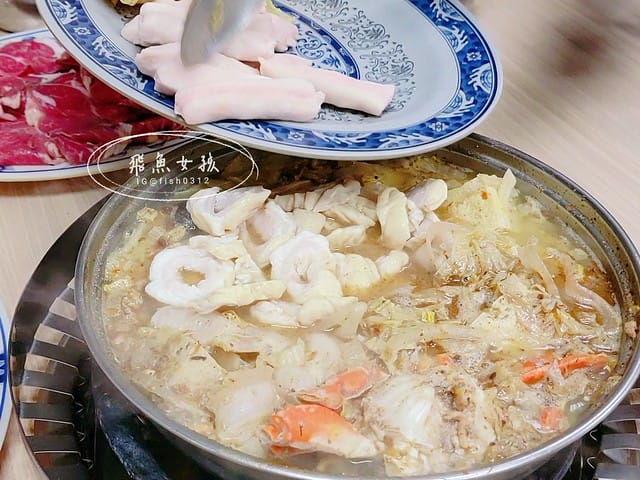 長白小館菜單,長白小館酸菜白肉鍋,長白小館酸菜鍋,日本人愛吃餐廳,東區老店餐廳,東區酸菜白肉鍋,台北酸菜白肉鍋,長白小館,孤獨的美食家五郎,延吉街火鍋,國父紀念館火鍋推薦