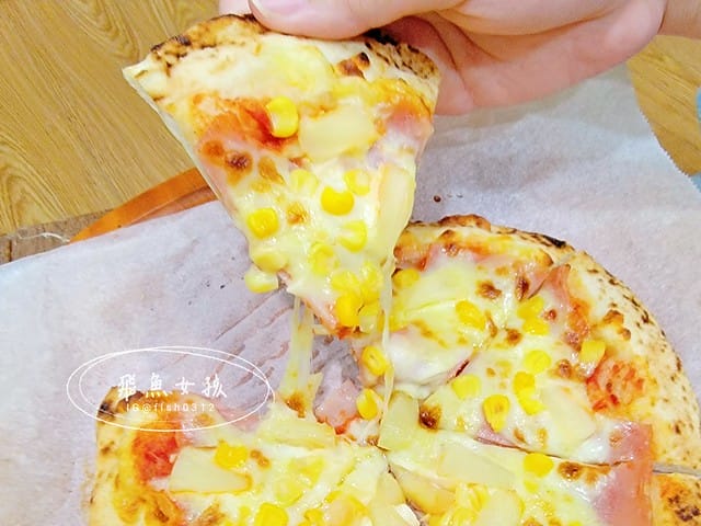 披薩時刻Pizza Times評價,披薩時刻6吋冷凍披薩評價,冷凍披薩品牌推薦,美味冷凍披薩開箱,冷凍披薩要退冰嗎,冷凍手工窯烤披薩,手工窯烤披薩推薦,團購美食開箱,冷凍披薩團購推薦,露營加熱料理推薦,冰箱必囤美食推薦,懶人加熱料理分享,披薩時刻Pizza Times,披薩時刻6吋冷凍披薩,冷凍披薩品牌推薦,美味冷凍披薩開箱,團購美食開箱,年輕人創業品牌,年輕人創業故事,家庭主婦冰箱常備冷凍食品