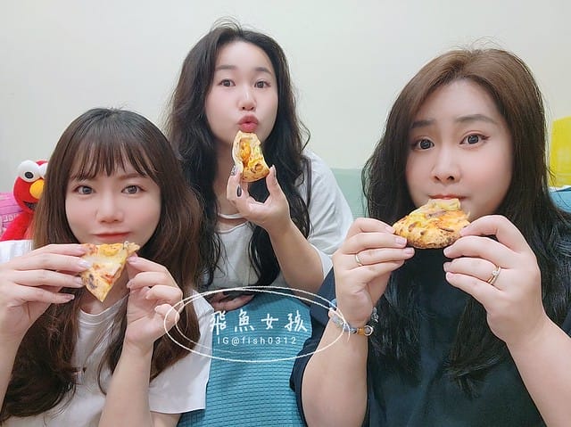 披薩時刻Pizza Times評價,披薩時刻6吋冷凍披薩評價,冷凍披薩品牌推薦,美味冷凍披薩開箱,冷凍披薩要退冰嗎,冷凍手工窯烤披薩,手工窯烤披薩推薦,團購美食開箱,冷凍披薩團購推薦,露營加熱料理推薦,冰箱必囤美食推薦,懶人加熱料理分享,披薩時刻Pizza Times,披薩時刻6吋冷凍披薩,冷凍披薩品牌推薦,美味冷凍披薩開箱,團購美食開箱,年輕人創業品牌,年輕人創業故事,家庭主婦冰箱常備冷凍食品