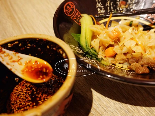 新埔捷運站美食,陝西小吃饃都肉夾饃,饃都肉夾饃,板橋饃都肉夾饃,兩千年前的漢堡,新埔站美食,莒光路美食推薦,饃都肉夾饃評價,饃都肉夾饃好吃嗎,饃都肉夾饃推薦吃什麼,肉夾饃哪裡買,好吃肉夾饃開箱,陝西小吃肉夾饃,爆紅小吃肉夾饃,莒光路小吃食記,新埔站必吃分享