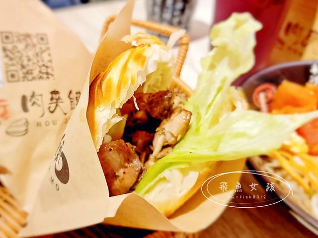 新埔捷運站美食,陝西小吃饃都肉夾饃,饃都肉夾饃,板橋饃都肉夾饃,兩千年前的漢堡,新埔站美食,莒光路美食推薦,饃都肉夾饃評價,饃都肉夾饃好吃嗎,饃都肉夾饃推薦吃什麼,肉夾饃哪裡買,好吃肉夾饃開箱,陝西小吃肉夾饃,爆紅小吃肉夾饃,莒光路小吃食記,新埔站必吃分享