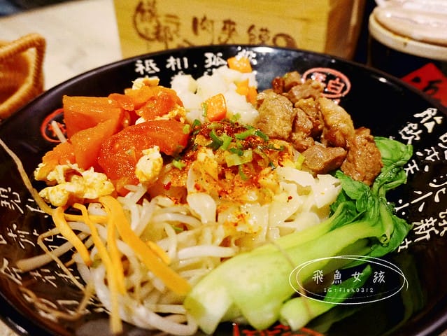 新埔捷運站美食,陝西小吃饃都肉夾饃,饃都肉夾饃,板橋饃都肉夾饃,兩千年前的漢堡,新埔站美食,莒光路美食推薦,饃都肉夾饃評價,饃都肉夾饃好吃嗎,饃都肉夾饃推薦吃什麼,肉夾饃哪裡買,好吃肉夾饃開箱,陝西小吃肉夾饃,爆紅小吃肉夾饃,莒光路小吃食記,新埔站必吃分享