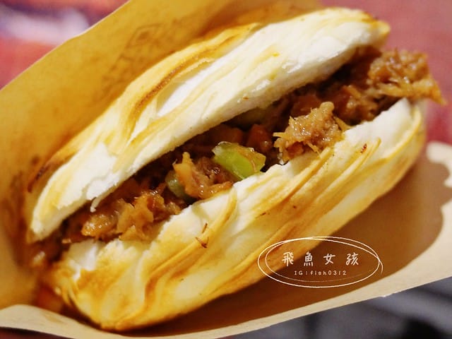 新埔捷運站美食,陝西小吃饃都肉夾饃,饃都肉夾饃,板橋饃都肉夾饃,兩千年前的漢堡,新埔站美食,莒光路美食推薦,饃都肉夾饃評價,饃都肉夾饃好吃嗎,饃都肉夾饃推薦吃什麼,肉夾饃哪裡買,好吃肉夾饃開箱,陝西小吃肉夾饃,爆紅小吃肉夾饃,莒光路小吃食記,新埔站必吃分享