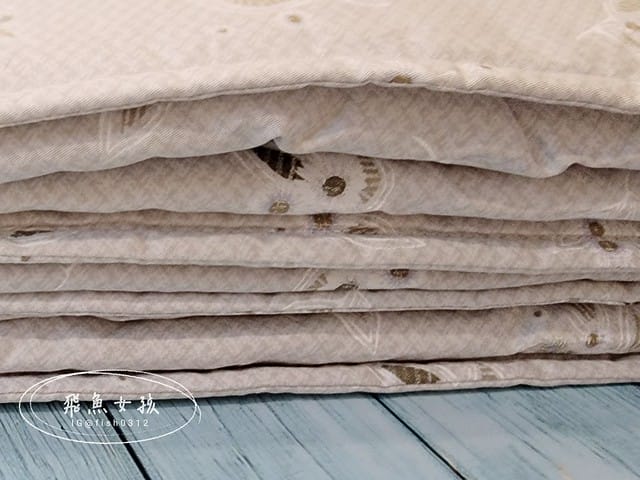 日比家族評價,Vanilli純棉單人涼被,可機洗涼被開箱,純棉涼被使用分享,純棉涼被開箱,三明治車縫法,夏天涼被選擇,百貨公司寢具分享,百貨涼被品牌分享,透氣薄被怎麼挑,涼被推薦dcard,日比家族,日比家族線上購物,百貨專櫃銷售據點CALVIN KLEINCARRARA,涼被是什麼,台灣製涼被,涼感被dcard,夏天涼被推薦 日比家族評價,Vanilli純棉單人涼被,可機洗涼被開箱,純棉涼被使用分享,純棉涼被開箱,三明治車縫法,夏天涼被選擇,百貨公司寢具分享,百貨涼被品牌分享,透氣薄被怎麼挑,涼被推薦dcard,日比家族,日比家族線上購物,百貨專櫃銷售據點CALVIN KLEINCARRARA,涼被是什麼,台灣製涼被,涼感被dcard,夏天涼被推薦