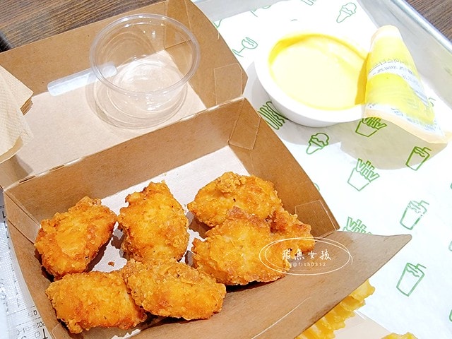 飛魚女孩,跟著飛魚玩首爾,首爾美食,鐘閣站美食,鐘閣站Shake Shack,韓國shake shack分店,shake shack首爾分店,shake shack韓國中文菜單,韓國shake shack推薦,韓國shake shack菜單,韓國shake shack奶昔,韓國shakeshack,shakeshack推薦,shakeshack韓國,shakeshack東大門,shakeshack中文菜單,光化門廣場,景福宮一日遊,普信閣,shakeshac韓國機場,winner聖地巡禮,winner吃過的漢堡店,WINNER追星,姜昇潤宋旻浩在紐約吃的漢堡店,宋旻浩餐廳,姜昇潤漢堡