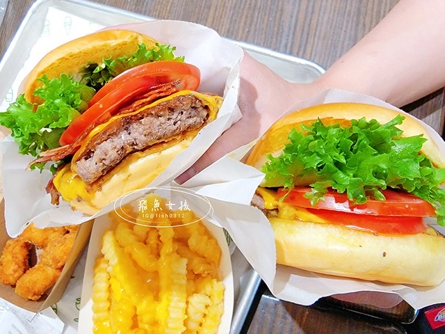 飛魚女孩,跟著飛魚玩首爾,首爾美食,鐘閣站美食,鐘閣站Shake Shack,韓國shake shack分店,shake shack首爾分店,shake shack韓國中文菜單,韓國shake shack推薦,韓國shake shack菜單,韓國shake shack奶昔,韓國shakeshack,shakeshack推薦,shakeshack韓國,shakeshack東大門,shakeshack中文菜單,光化門廣場,景福宮一日遊,普信閣,shakeshac韓國機場,winner聖地巡禮,winner吃過的漢堡店,WINNER追星,姜昇潤宋旻浩在紐約吃的漢堡店,宋旻浩餐廳,姜昇潤漢堡
