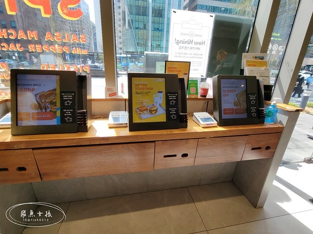 飛魚女孩,跟著飛魚玩首爾,首爾美食,鐘閣站美食,鐘閣站Shake Shack,韓國shake shack分店,shake shack首爾分店,shake shack韓國中文菜單,韓國shake shack推薦,韓國shake shack菜單,韓國shake shack奶昔,韓國shakeshack,shakeshack推薦,shakeshack韓國,shakeshack東大門,shakeshack中文菜單,光化門廣場,景福宮一日遊,普信閣,shakeshac韓國機場,winner聖地巡禮,winner吃過的漢堡店,WINNER追星,姜昇潤宋旻浩在紐約吃的漢堡店,宋旻浩餐廳,姜昇潤漢堡