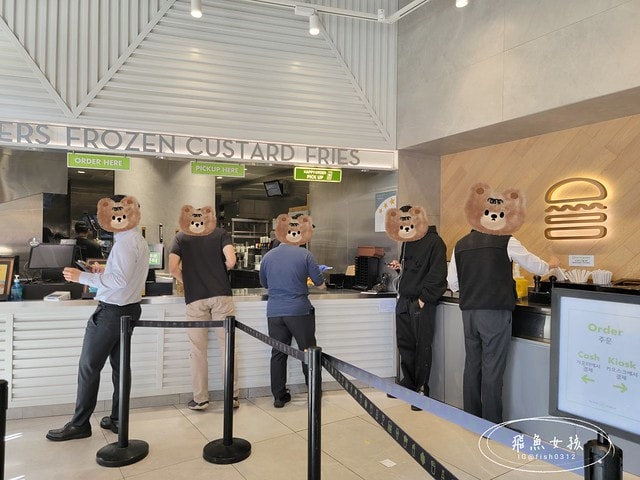 飛魚女孩,跟著飛魚玩首爾,首爾美食,鐘閣站美食,鐘閣站Shake Shack,韓國shake shack分店,shake shack首爾分店,shake shack韓國中文菜單,韓國shake shack推薦,韓國shake shack菜單,韓國shake shack奶昔,韓國shakeshack,shakeshack推薦,shakeshack韓國,shakeshack東大門,shakeshack中文菜單,光化門廣場,景福宮一日遊,普信閣,shakeshac韓國機場,winner聖地巡禮,winner吃過的漢堡店,WINNER追星,姜昇潤宋旻浩在紐約吃的漢堡店,宋旻浩餐廳,姜昇潤漢堡