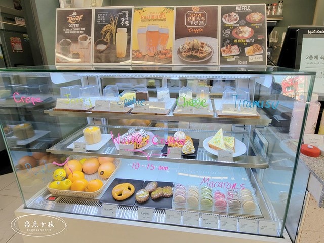 首爾咖啡廳推薦,首爾甜點店推薦,首爾草莓,韓國草莓,景福宮甜點店,景福宮咖啡廳,U:Dally,카페유달리,韓國草莓牛奶,首爾美食推薦