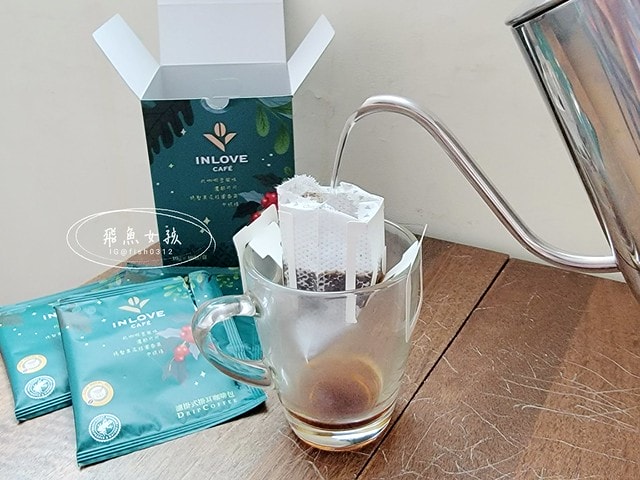 INLOVE Café,濾掛式咖啡,方便沖泡咖啡,家樂福必買,家樂福咖啡推薦,INLOVECafé濾掛式咖啡,家樂福好物,雨林聯盟認證,Metime,濾掛咖啡體驗,濾掛咖啡評價,曾獲國際咖啡評鑑金獎,上班喝咖啡,家樂福咖啡好喝嗎,濾掛咖啡推薦,濾掛式咖啡推薦ptt,濾掛式咖啡推薦dcard,濾掛咖啡推薦不酸,濾掛式咖啡好處,inlove cafe濾掛咖啡,家樂福inlove cafe,家樂福濾掛咖啡