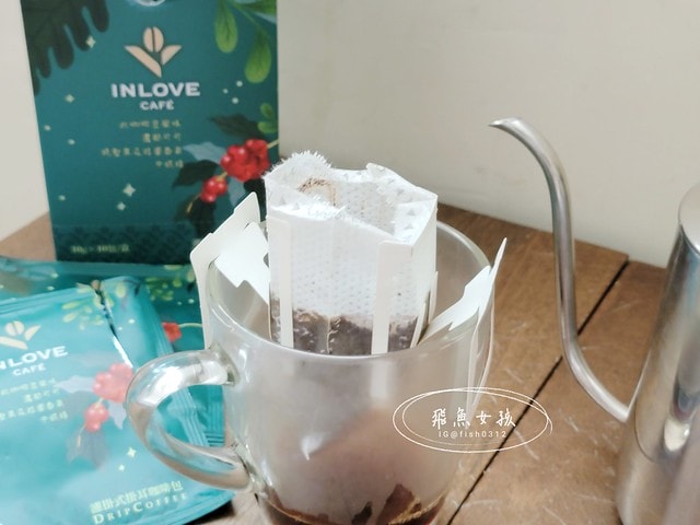 INLOVE Café,濾掛式咖啡,方便沖泡咖啡,家樂福必買,家樂福咖啡推薦,INLOVECafé濾掛式咖啡,家樂福好物,雨林聯盟認證,Metime,濾掛咖啡體驗,濾掛咖啡評價,曾獲國際咖啡評鑑金獎,上班喝咖啡,家樂福咖啡好喝嗎,濾掛咖啡推薦,濾掛式咖啡推薦ptt,濾掛式咖啡推薦dcard,濾掛咖啡推薦不酸,濾掛式咖啡好處,inlove cafe濾掛咖啡,家樂福inlove cafe,家樂福濾掛咖啡