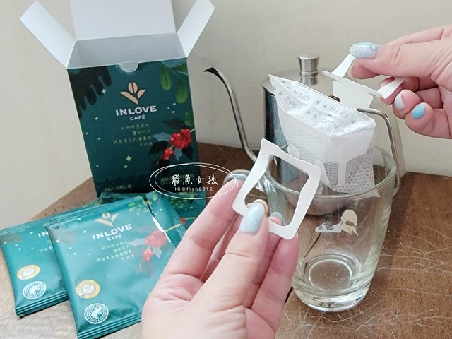 INLOVE Café,濾掛式咖啡,方便沖泡咖啡,家樂福必買,家樂福咖啡推薦,INLOVECafé濾掛式咖啡,家樂福好物,雨林聯盟認證,Metime,濾掛咖啡體驗,濾掛咖啡評價,曾獲國際咖啡評鑑金獎,上班喝咖啡,家樂福咖啡好喝嗎,濾掛咖啡推薦,濾掛式咖啡推薦ptt,濾掛式咖啡推薦dcard,濾掛咖啡推薦不酸,濾掛式咖啡好處,inlove cafe濾掛咖啡,家樂福inlove cafe,家樂福濾掛咖啡
