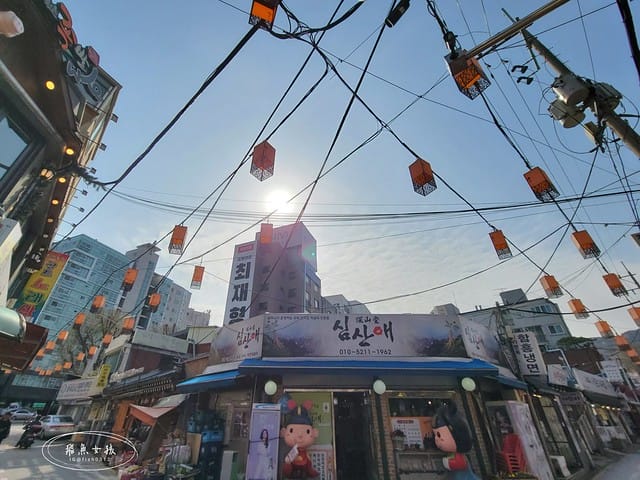 跟著飛魚玩首爾,飛魚女孩,韓國自由行,首爾自由行,首爾自由行5天4夜,世宗飲食文化街,世宗飲食文化街美食,景福宮美食,景福宮美食推薦,首爾西村,首爾西大門,防彈少年團RM,防彈少年團首爾宣傳片,世宗村飲食文化街,景福宮景點,景福宮一日遊,景福宮北村韓屋村距離,景福宮光化門,光化門廣場,首爾西村美食,土俗村蔘雞湯2024低消,土俗村蔘雞湯低消,土俗村蔘雞湯有低消