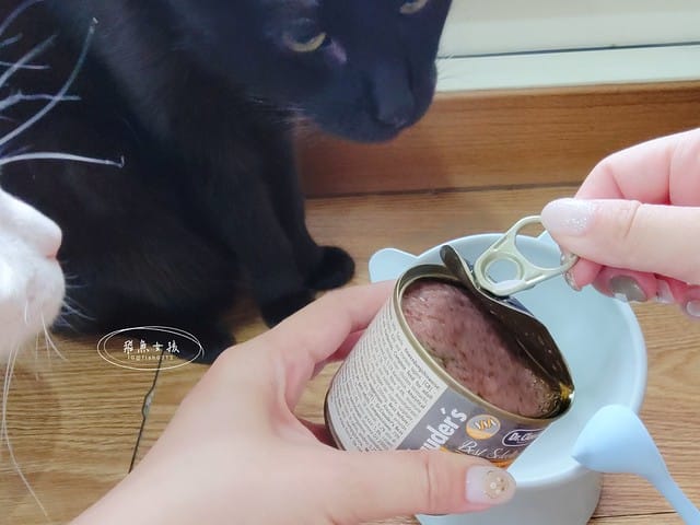 Petzoo貓罐評價,克勞德博士貓罐評價,無穀貓咪主食罐推薦,挑嘴貓主食罐推薦,貓咪轉濕食推薦,無榖貓罐頭開箱,貓主食罐開箱,轉濕食貓罐開箱,無穀貓濕食分享,鮮肉湯貓罐分享,機能貓罐食用心得,克勞德博士主食罐ptt,克勞德博士dcard,平價貓罐頭推薦dcard,平價主食罐dcard,克勞德博士評價,克勞德博士餐包,克勞德博士餐包ptt,飛魚女孩,Petzoo,聯信寵物推薦,法米納天然寵物食品公司 聯信寵物,德國dr-clauder克勞德博士,德罐dcard,德罐好嗎,德罐是什麼,德罐推薦ptt,德罐貓,德罐ppt,