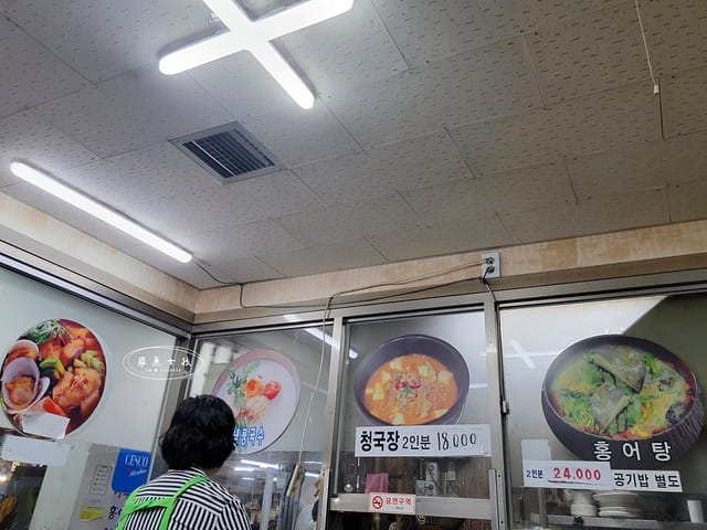 跟著飛魚玩首爾,首爾景點,京東市場,京東市場星巴克,京東市場美食,京東1960店,星巴克京東市場,首爾旅遊推薦,京東1960咖啡,京東1960店評價,星巴克京東1960,首爾京東市場美食,首爾人蔘市場,星巴克京東1960店,祭基洞京東市場,祭基洞,스타벅스경동1960점,京東市場交通,清涼里美食,清涼里市場,首爾景點dcard,韓國首爾秘境dcard,一個人去韓國dcard,首爾市場推薦,韓國市場必買ppt,京東市場美食推薦,京東市場地下食堂