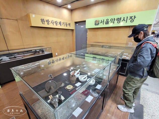 跟著飛魚玩首爾,首爾景點,京東市場,京東市場星巴克,京東市場美食,京東1960店,星巴克京東市場,首爾旅遊推薦,京東1960咖啡,京東1960店評價,星巴克京東1960,首爾京東市場美食,首爾人蔘市場,星巴克京東1960店,祭基洞京東市場,祭基洞,스타벅스경동1960점,京東市場交通,清涼里美食,清涼里市場,首爾景點dcard,韓國首爾秘境dcard,一個人去韓國dcard,首爾市場推薦,韓國市場必買ppt,京東市場美食推薦,京東市場地下食堂